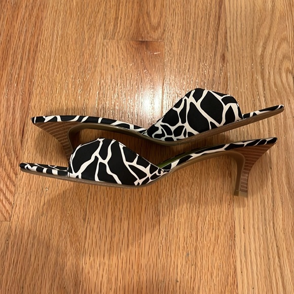 NWT CL by Laundry Black, White and Green Heels - Picture 4 of 8